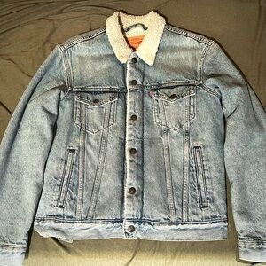 Levi’s Men’s Light Blue Sherpa-Lined Denim Jacket